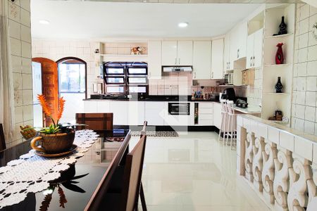 Casa para alugar com 353m², 4 quartos e 4 vagas Casa para alugar com 353m², 4 quartos e 4 vagasCozinha