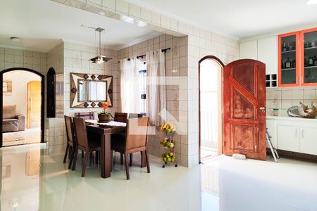 Casa para alugar com 353m², 4 quartos e 4 vagas Casa para alugar com 353m², 4 quartos e 4 vagasCozinha
