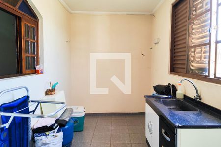 Casa para alugar com 353m², 4 quartos e 4 vagas Casa para alugar com 353m², 4 quartos e 4 vagasCozinha da Edícula