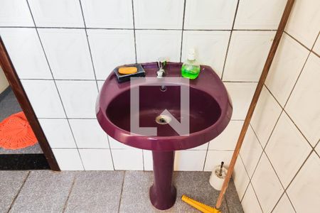 Casa para alugar com 353m², 4 quartos e 4 vagas Casa para alugar com 353m², 4 quartos e 4 vagasBanheiro da Edícula