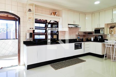 Casa para alugar com 353m², 4 quartos e 4 vagas Casa para alugar com 353m², 4 quartos e 4 vagasCozinha