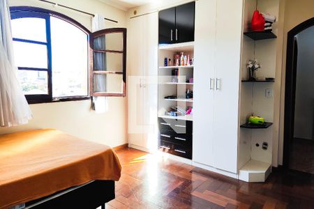 Casa para alugar com 353m², 4 quartos e 4 vagas Casa para alugar com 353m², 4 quartos e 4 vagasQuarto 3