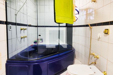 Casa para alugar com 353m², 4 quartos e 4 vagas Casa para alugar com 353m², 4 quartos e 4 vagasBanheiro da Suíte