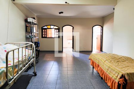 Casa para alugar com 353m², 4 quartos e 4 vagas Casa para alugar com 353m², 4 quartos e 4 vagasEdícula