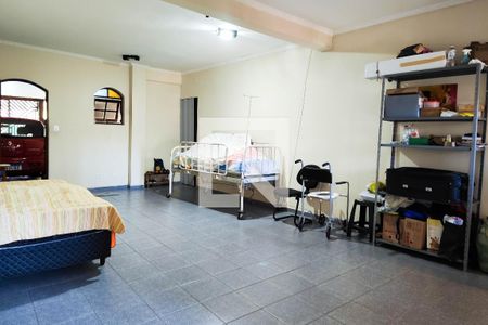Casa para alugar com 353m², 4 quartos e 4 vagas Casa para alugar com 353m², 4 quartos e 4 vagasEdícula
