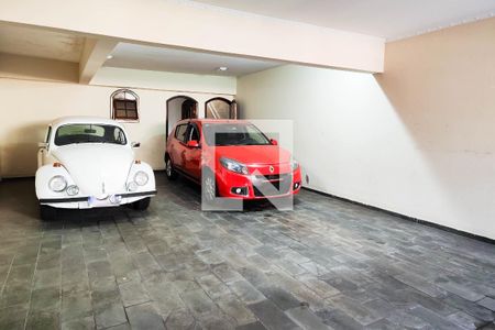 Casa para alugar com 353m², 4 quartos e 4 vagas Casa para alugar com 353m², 4 quartos e 4 vagasGaragem