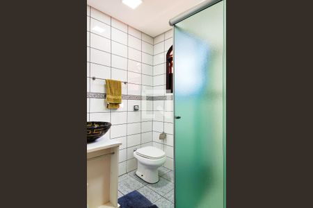 Casa para alugar com 353m², 4 quartos e 4 vagas Casa para alugar com 353m², 4 quartos e 4 vagasBanheiro Social