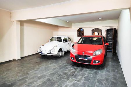 Casa para alugar com 353m², 4 quartos e 4 vagas Casa para alugar com 353m², 4 quartos e 4 vagasGaragem