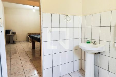 Casa para alugar com 353m², 4 quartos e 4 vagas Casa para alugar com 353m², 4 quartos e 4 vagasBanheiro da Área de Lazer