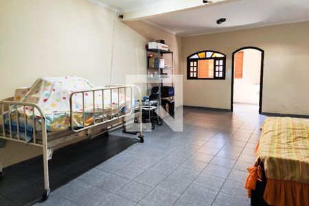 Casa para alugar com 353m², 4 quartos e 4 vagas Casa para alugar com 353m², 4 quartos e 4 vagasEdícula