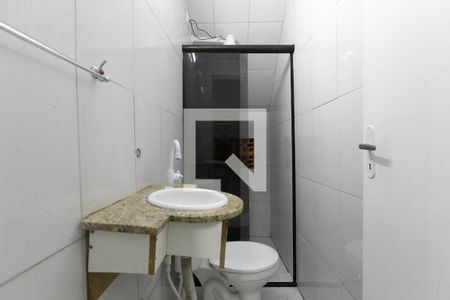 Banheiro  de kitnet/studio para alugar com 1 quarto, 40m² em Vila Carmosina, São Paulo