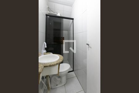 Banheiro  de kitnet/studio para alugar com 1 quarto, 40m² em Vila Carmosina, São Paulo