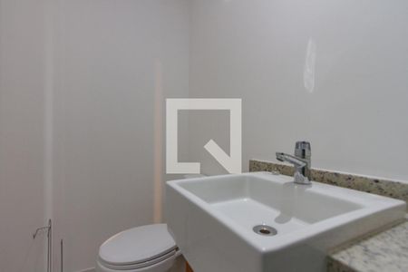 Banheiro de kitnet/studio para alugar com 1 quarto, 22m² em Jardim das Acácias, São Paulo