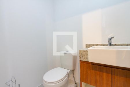 Banheiro de kitnet/studio para alugar com 1 quarto, 22m² em Jardim das Acácias, São Paulo