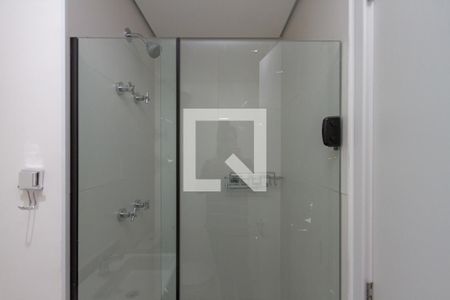Banheiro de kitnet/studio para alugar com 1 quarto, 22m² em Jardim das Acácias, São Paulo