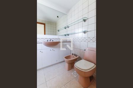 Apartamento à venda com 245m², 3 quartos e 2 vagasBanheiro da suíte