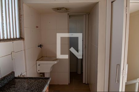 Casa à venda com 120m², 2 quartos e 1 vaga Casa à venda com 120m², 2 quartos e 1 vagaTerra - area de serviço - lavabo