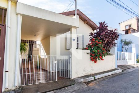 Casa à venda com 146m², 2 quartos e 2 vagas Casa à venda com 146m², 2 quartos e 2 vagasFachada