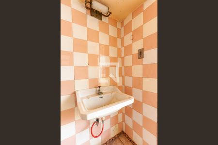 Casa à venda com 210m², 6 quartos e 3 vagasBanheiro 2