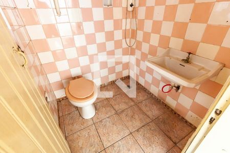 Casa à venda com 210m², 6 quartos e 3 vagasBanheiro 2