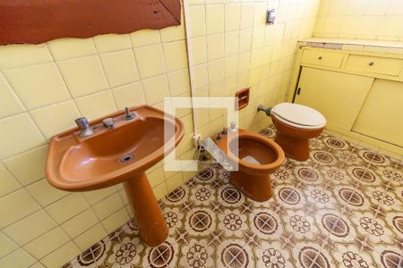 Casa à venda com 210m², 6 quartos e 3 vagasBanheiro