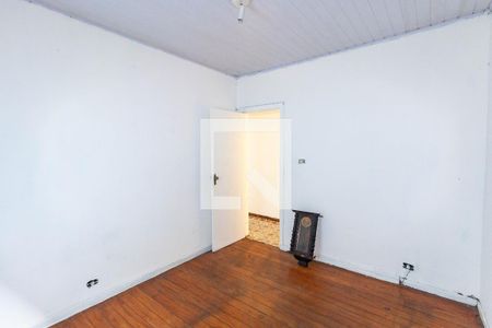 Quarto 2 de casa à venda com 6 quartos, 210m² em Vila Ivone, São Paulo