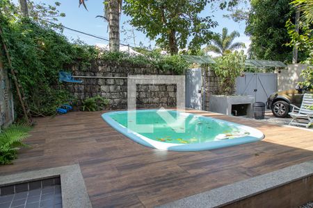 Casa de condomínio para alugar com 300m², 3 quartos e 2 vagasPiscina