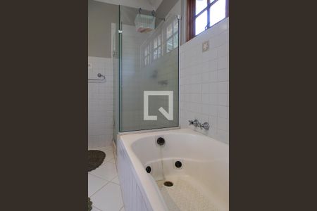 Casa de condomínio para alugar com 300m², 3 quartos e 2 vagasBanheiro da suíte 3