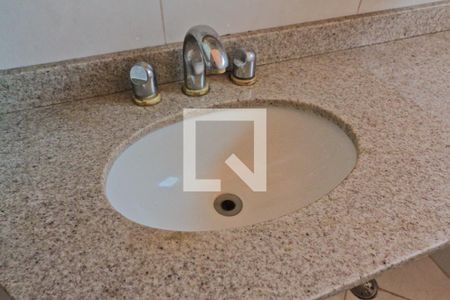 Casa à venda com 220m², 3 quartos e 2 vagasBanheiro da Suíte