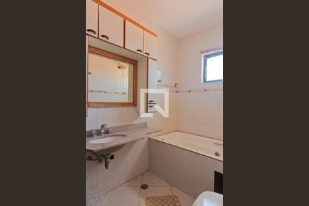 Casa à venda com 220m², 3 quartos e 2 vagasBanheiro da Suíte