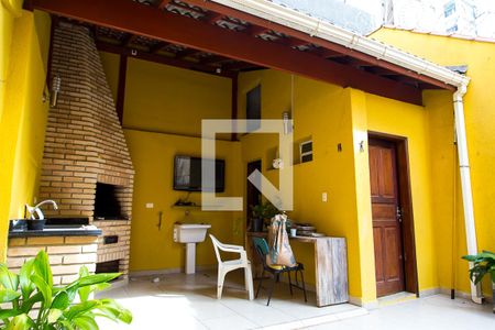 Casa à venda com 110m², 2 quartos e 2 vagas Casa à venda com 110m², 2 quartos e 2 vagasQuintal