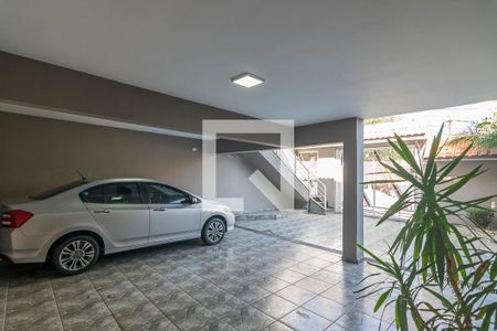 Casa à venda com 251m², 3 quartos e 5 vagas Casa à venda com 251m², 3 quartos e 5 vagasGaragem