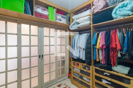 Casa à venda com 251m², 3 quartos e 5 vagas Casa à venda com 251m², 3 quartos e 5 vagasCloset da Suite