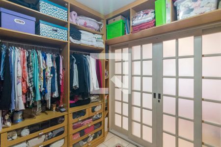 Casa à venda com 251m², 3 quartos e 5 vagas Casa à venda com 251m², 3 quartos e 5 vagasCloset da Suite