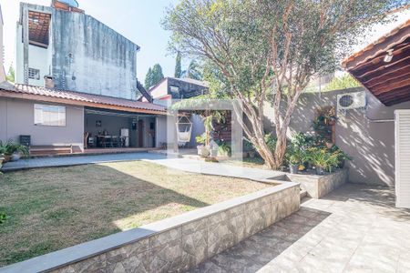 Casa à venda com 251m², 3 quartos e 5 vagas Casa à venda com 251m², 3 quartos e 5 vagasQuintal