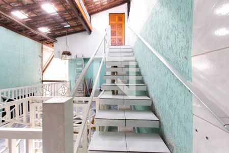 Casa à venda com 149m², 3 quartos e 2 vagasEscada