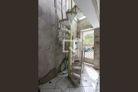 Casa à venda com 149m², 3 quartos e 2 vagasEscada 