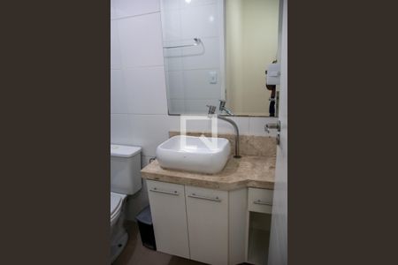 Apartamento para alugar com 73m², 3 quartos e 2 vagas Apartamento para alugar com 73m², 3 quartos e 2 vagasBanheiro 2