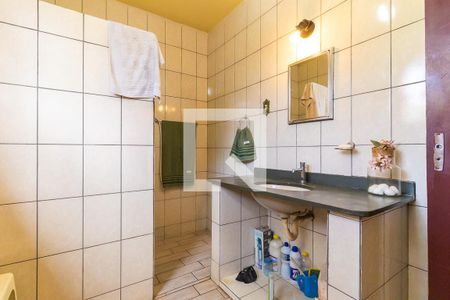 Casa para alugar com 380m², 3 quartos e 5 vagasBanheiro social