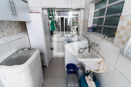 Casa à venda com 210m², 4 quartos e 3 vagas Casa à venda com 210m², 4 quartos e 3 vagas1o. Andar - Área de Serviço