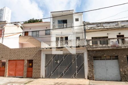 Casa à venda com 210m², 4 quartos e 3 vagas Casa à venda com 210m², 4 quartos e 3 vagasFachada