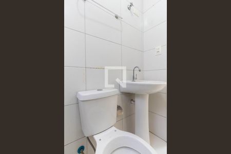 Banheiro de casa para alugar com 1 quarto, 30m² em Vila Ré, São Paulo