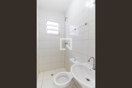 Banheiro de casa para alugar com 1 quarto, 30m² em Vila Ré, São Paulo