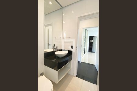 Casa de condomínio à venda com 536m², 4 quartos e 5 vagasBanheiro da Suíte 4