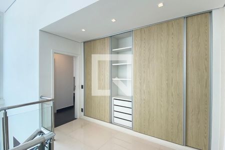 Casa de condomínio à venda com 536m², 4 quartos e 5 vagasCorredor