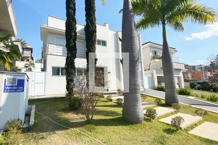 Casa de condomínio à venda com 536m², 4 quartos e 5 vagasFachada