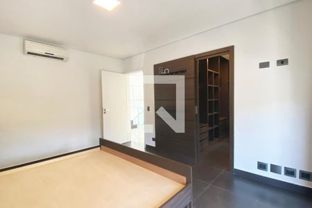 Casa de condomínio à venda com 536m², 4 quartos e 5 vagasSuíte 3