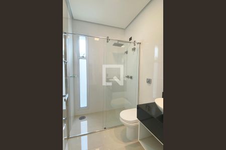 Casa de condomínio à venda com 536m², 4 quartos e 5 vagasBanheiro da Suíte 4