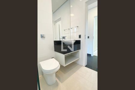 Casa de condomínio à venda com 536m², 4 quartos e 5 vagasBanheiro da Suíte 4