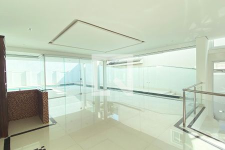 Casa de condomínio à venda com 536m², 4 quartos e 5 vagasSala